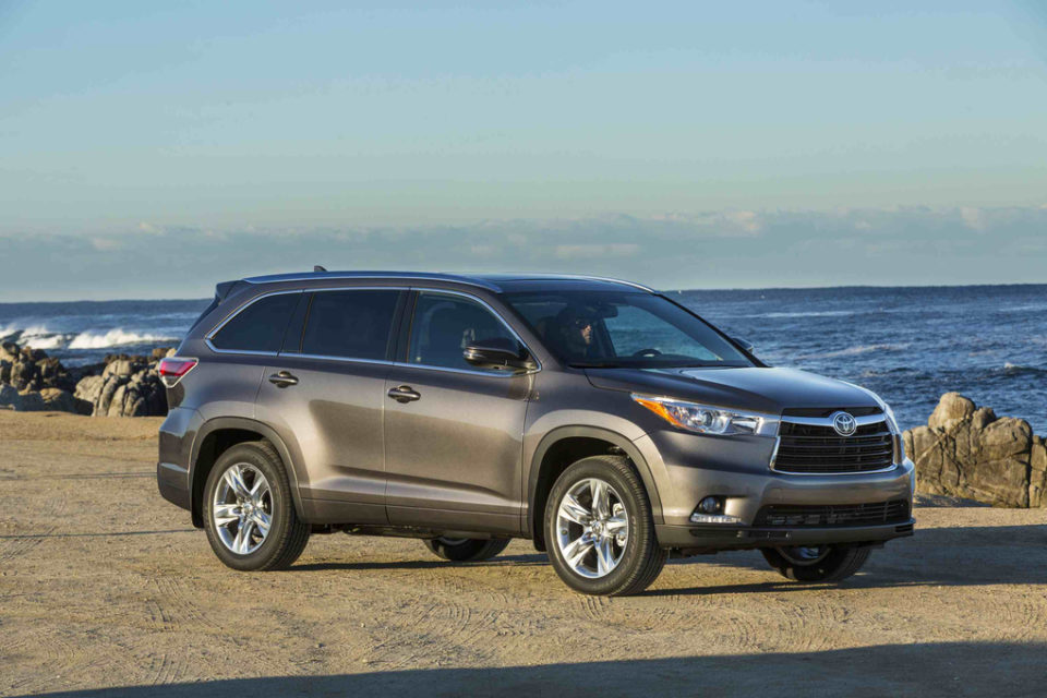 how-does-the-toyota-highlander-compare-to-the-competition